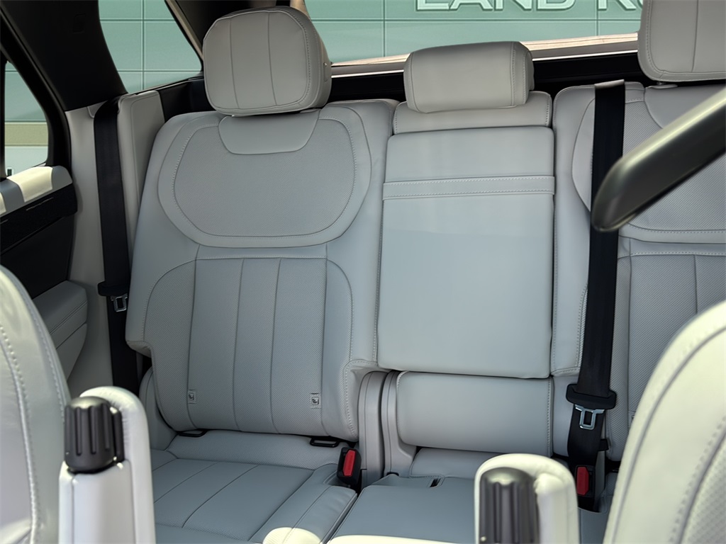 2025 Land Rover Range Rover Sport SE photo 9
