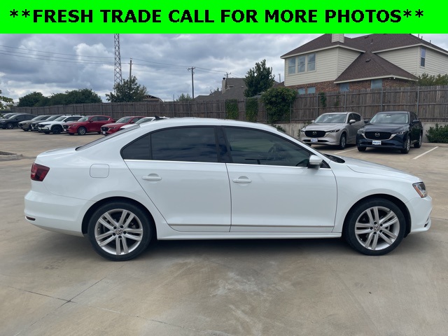 2017 Volkswagen Jetta 1.8T SEL photo 4