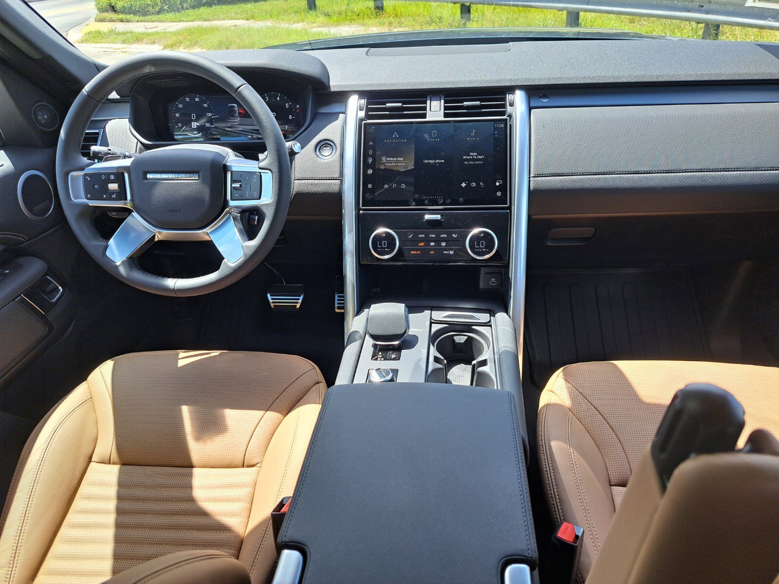 2025 Land Rover Discovery SE photo 3