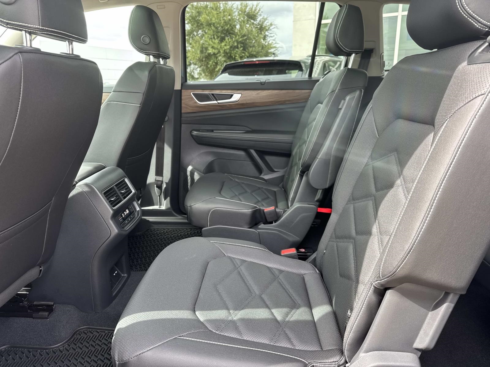 2026 Volkswagen Atlas SE Technology photo 6