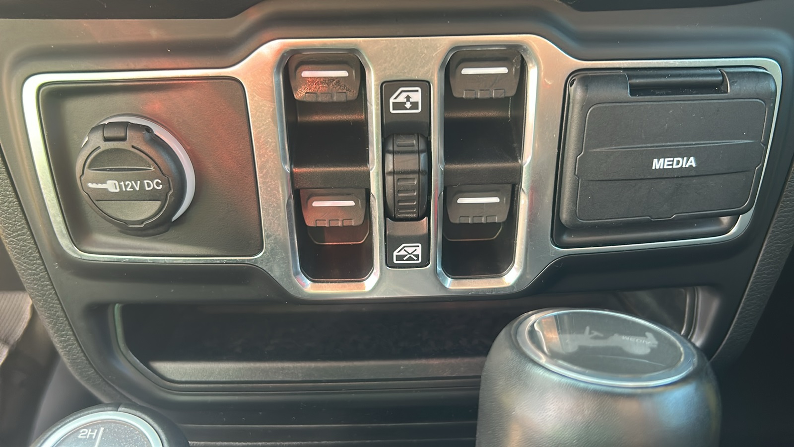 2023 Jeep Wrangler Sahara Altitude photo 26