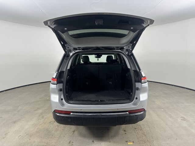 2022 Jeep Grand Cherokee Limited photo 4