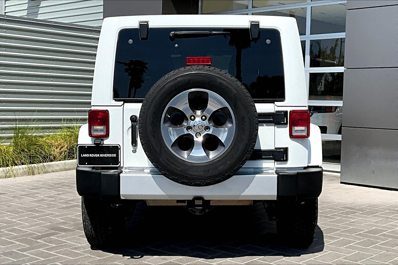 2017 Jeep Wrangler Unlimited Sahara Sport photo 4