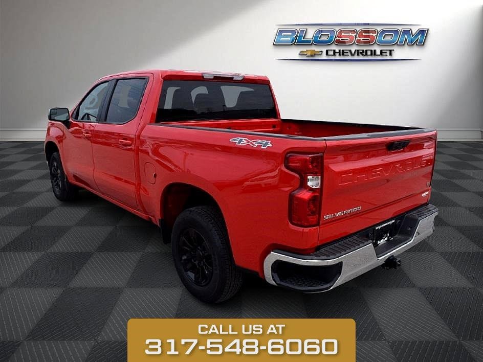 2025 Chevrolet Silverado 1500 LT photo 5