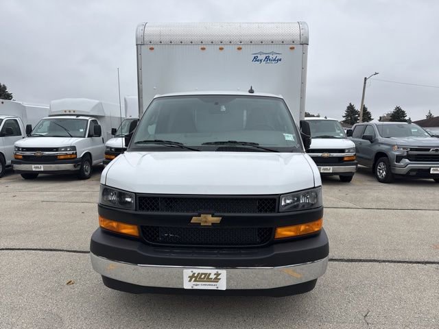 2025 Chevrolet Express Cutaway 3500 photo 2