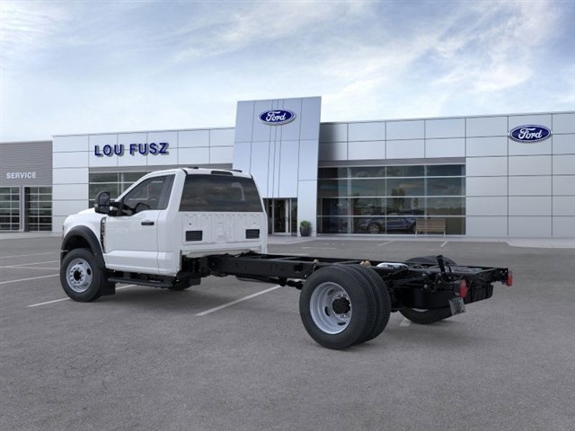 2025 Ford F-600 photo 4