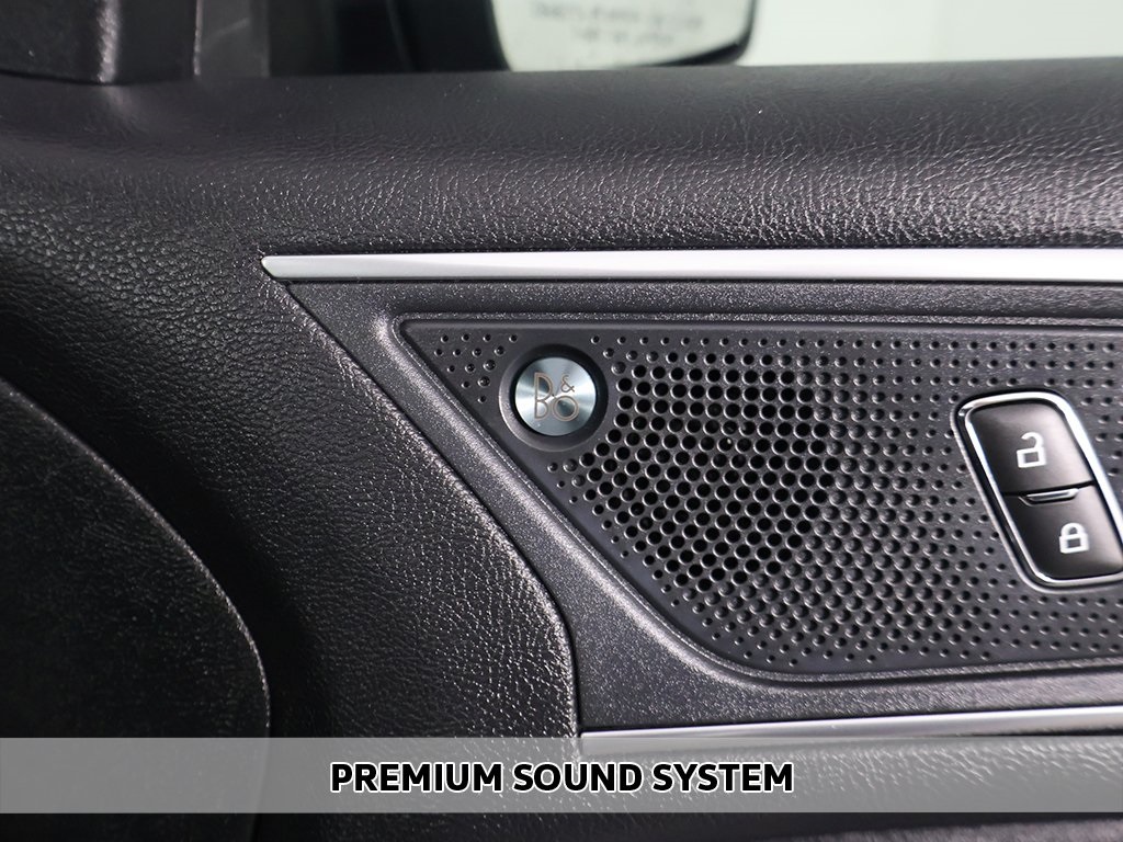 2022 Ford Edge Titanium photo 2