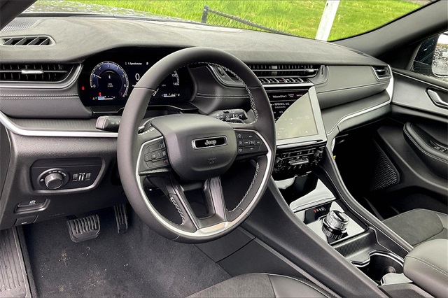 2025 Jeep Grand Cherokee Altitude photo 7
