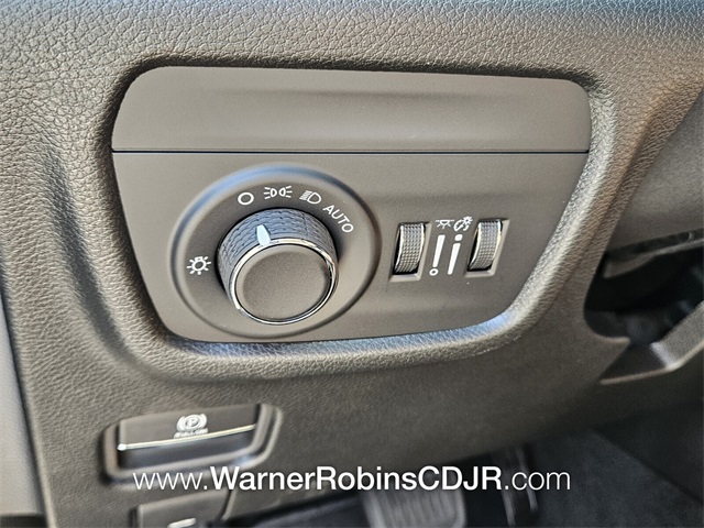 2025 Jeep Grand Cherokee Laredo photo 25