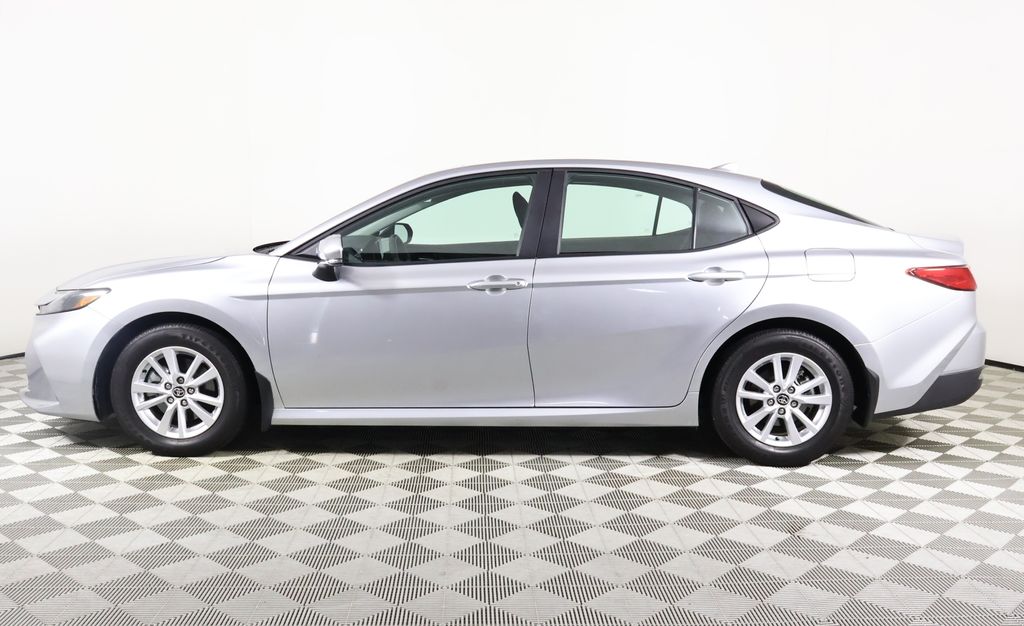 2025 Toyota Camry LE photo 3