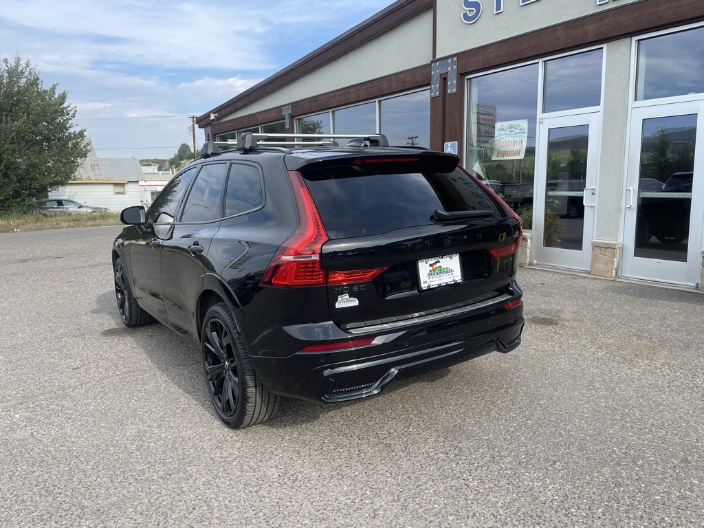 2025 Volvo XC60 Hybrid T8 Black Edition photo 3