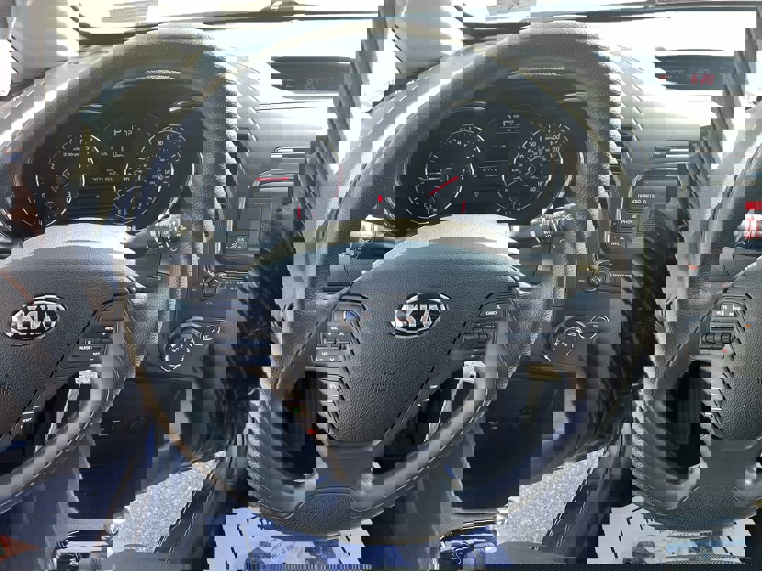 2018 Kia Forte LX Base photo 15