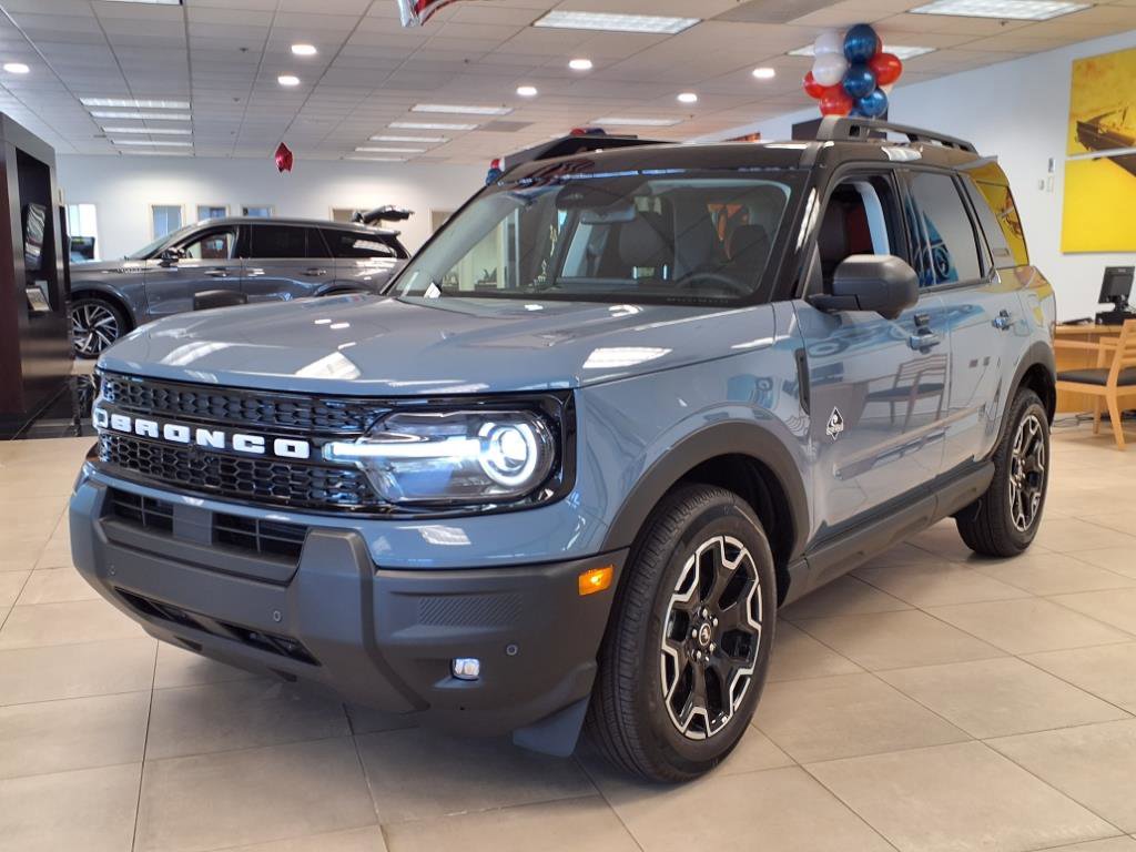 2025 Ford Bronco Sport Outer Banks photo 2