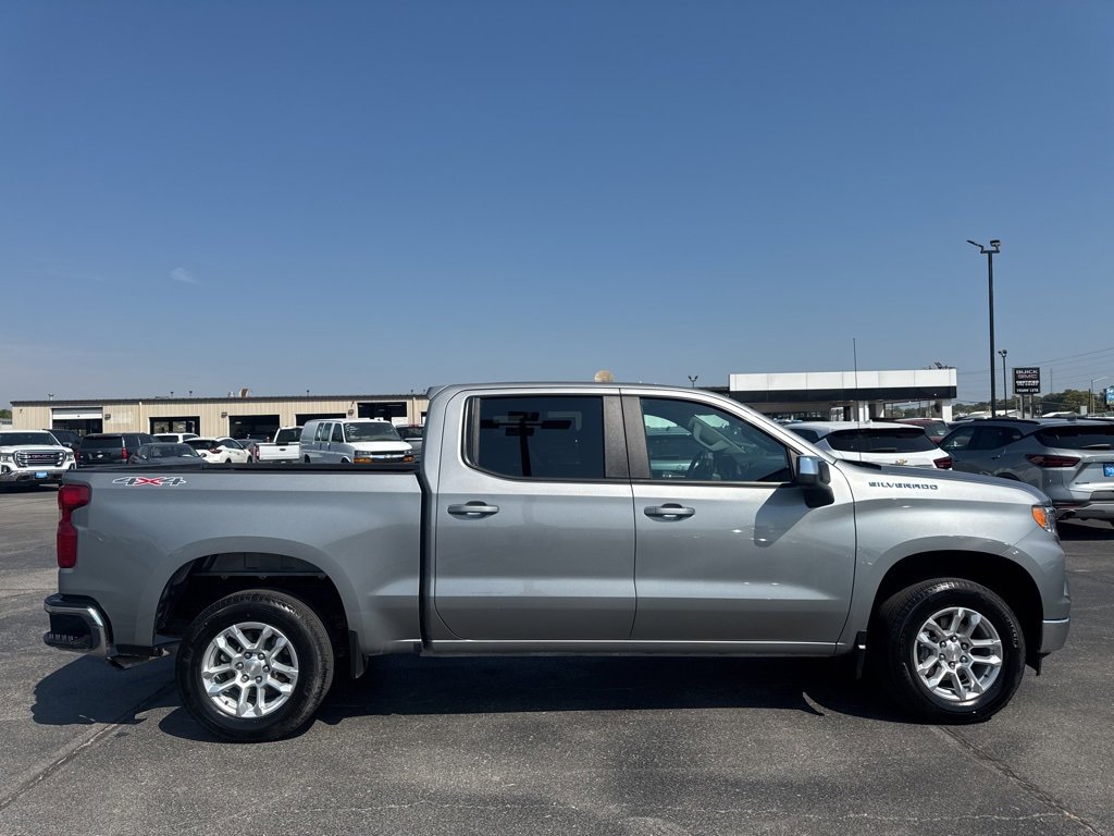 2024 Chevrolet Silverado 1500 LT photo 2