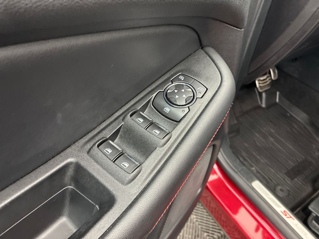 2020 Ford Edge ST photo 10