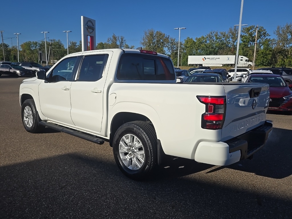 2023 Nissan Frontier SV photo 5
