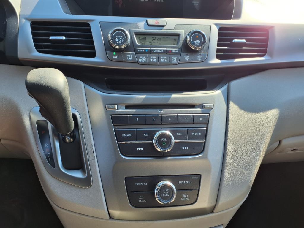 2016 Honda Odyssey LX photo 14