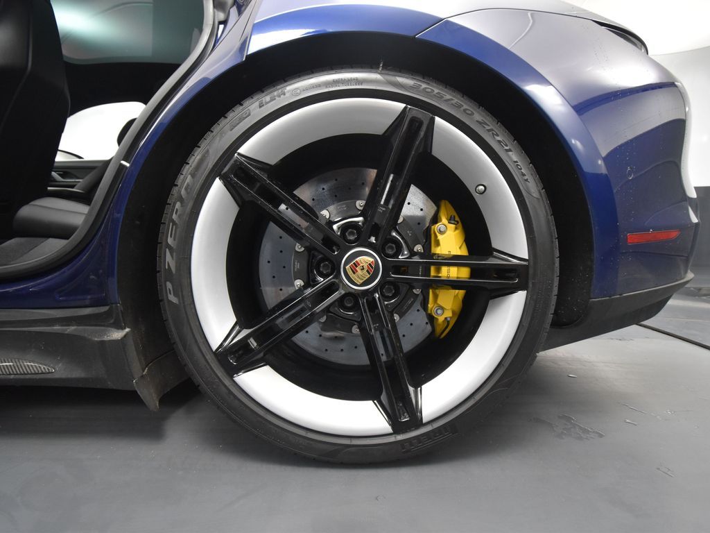 2020 Porsche Taycan Turbo S photo 10