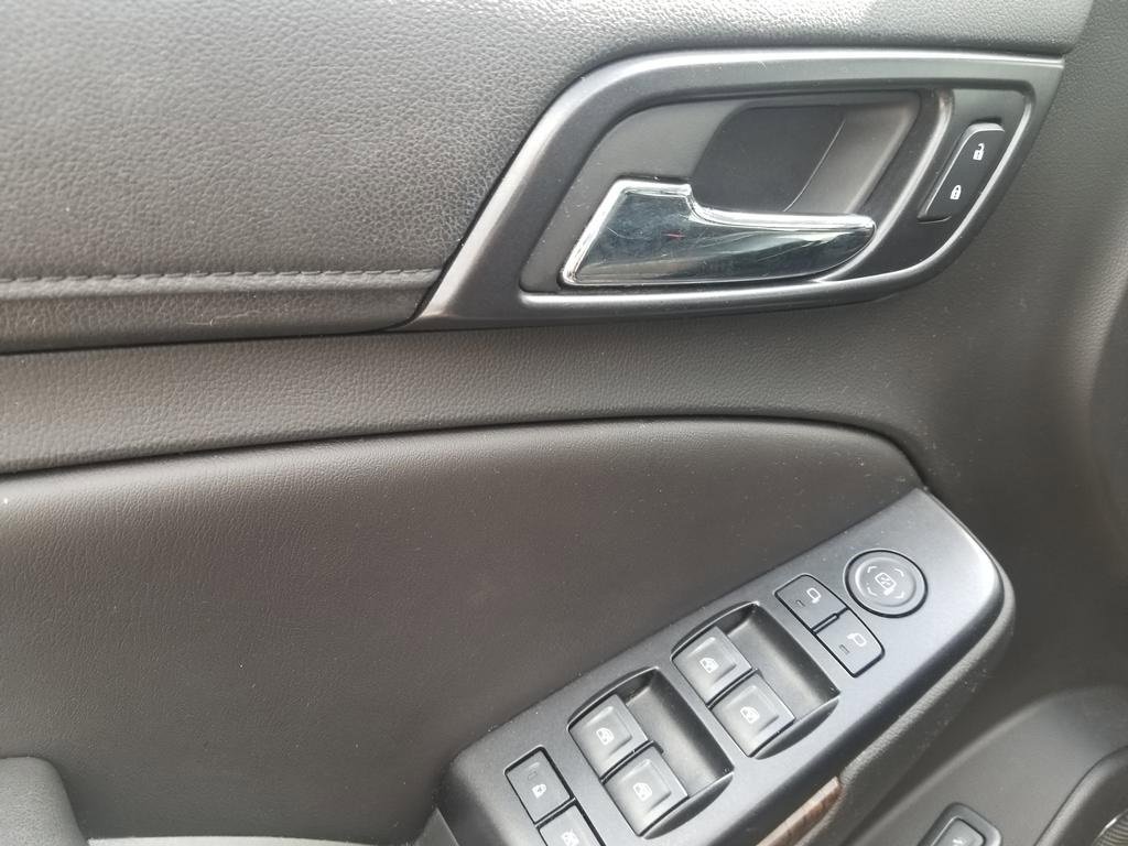 2017 Chevrolet Suburban LT photo 15
