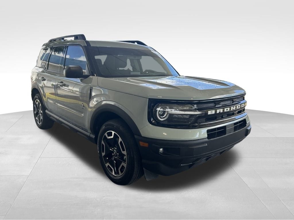 2023 Ford Bronco Sport Outer Banks photo 2