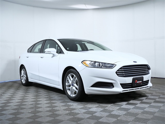 2016 Ford Fusion SE's photo