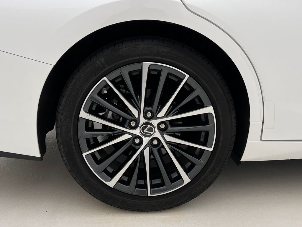 2025 Lexus ES 350 photo 31