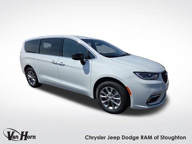 2026 Chrysler Pacifica Select's photo