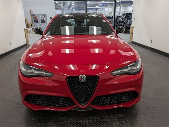 2024 Alfa Romeo Giulia Ti - VELOCE photo 2