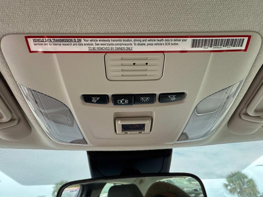 2022 Toyota Corolla LE photo 37