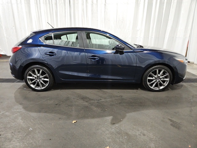 2018 Mazda Mazda3 Touring photo 2
