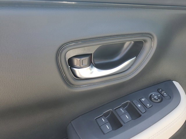 2026 Honda HR-V LX photo 18