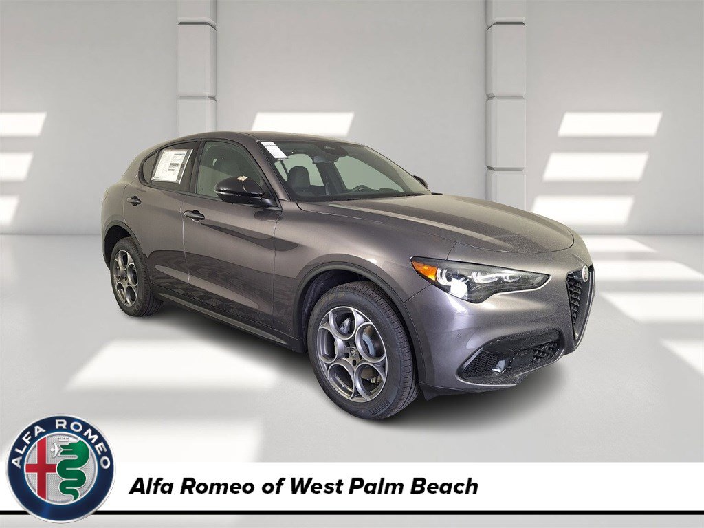 2025 Alfa Romeo Stelvio Base's photo