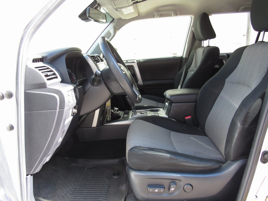 2020 Toyota 4Runner SR5 photo 9