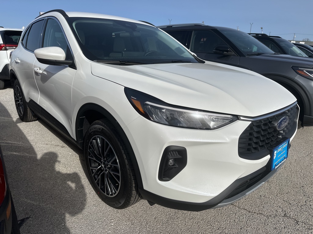 2025 Ford Escape Plug-In Hybrid photo 2