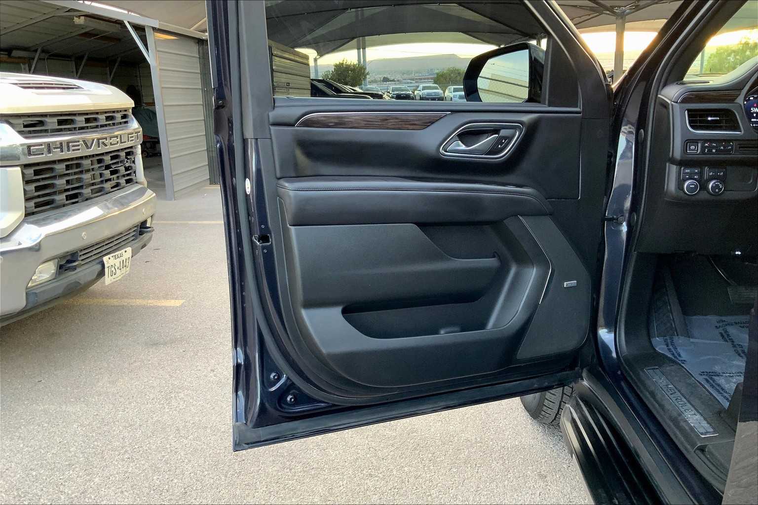 2022 Chevrolet Suburban LT photo 21