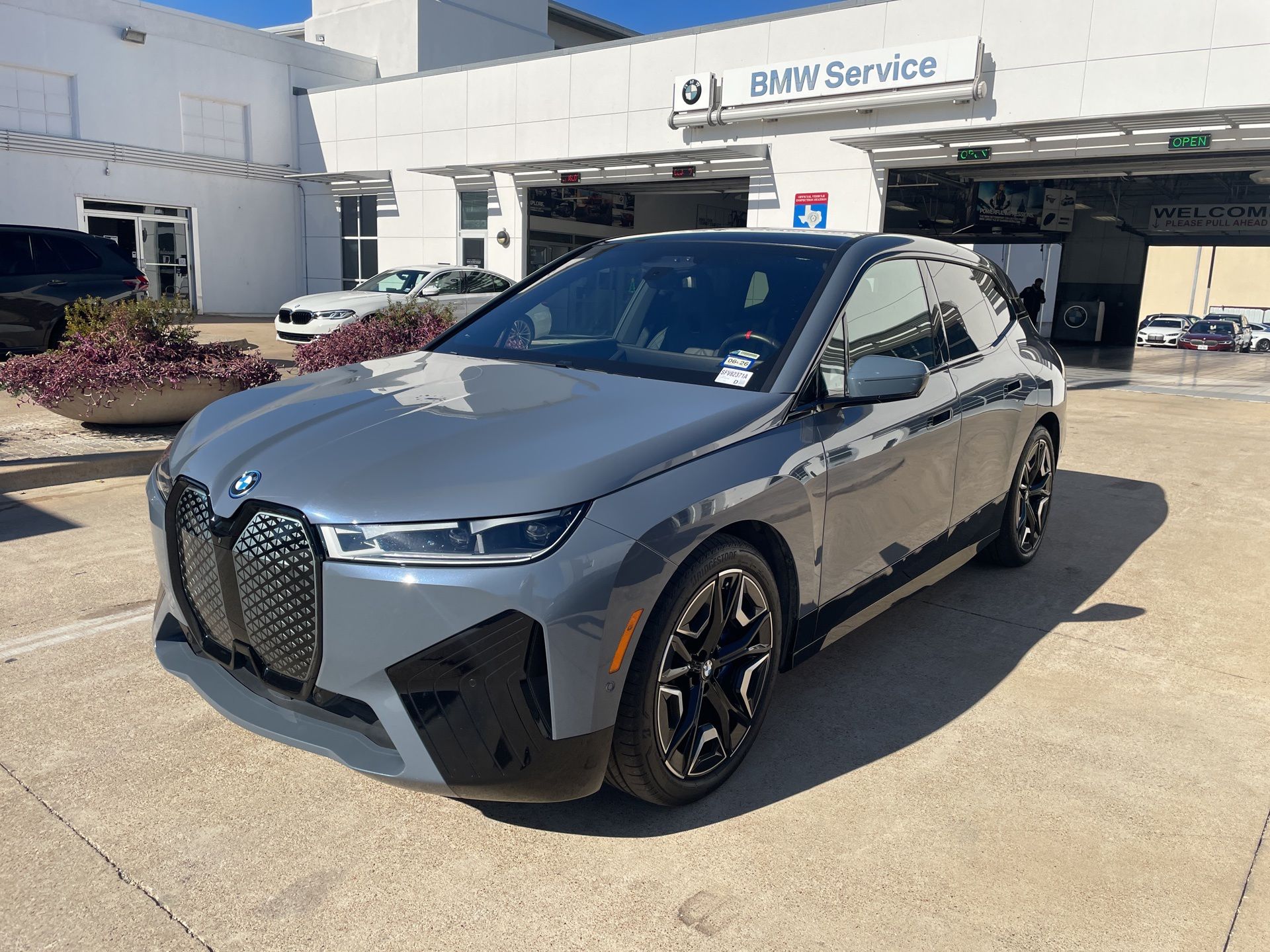 2025 BMW iX M60's photo