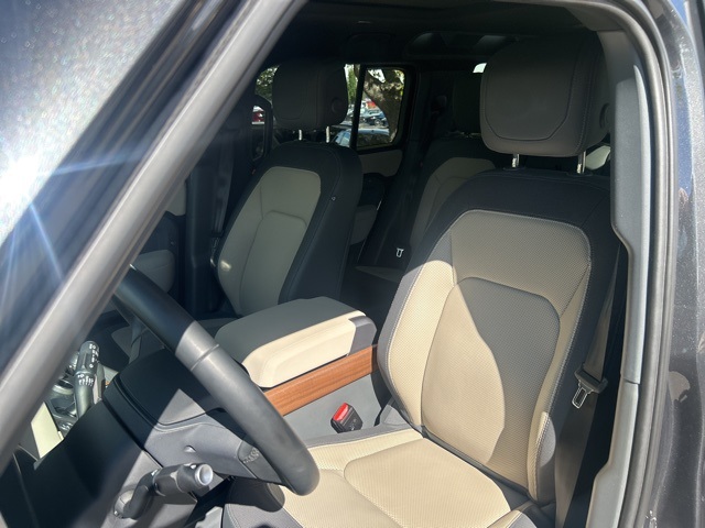2023 Land Rover Defender 110 photo 21