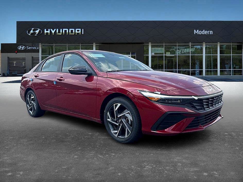2025 Hyundai Elantra SEL Sport photo 2