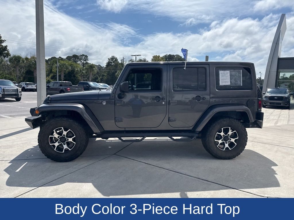 2017 Jeep Wrangler Unlimited Sahara photo 4