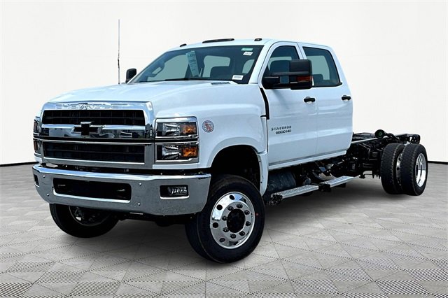 2025 Chevrolet Silverado 6500HD Work Truck photo 3