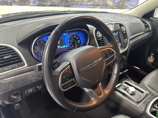 2022 Chrysler 300 Touring L photo 19