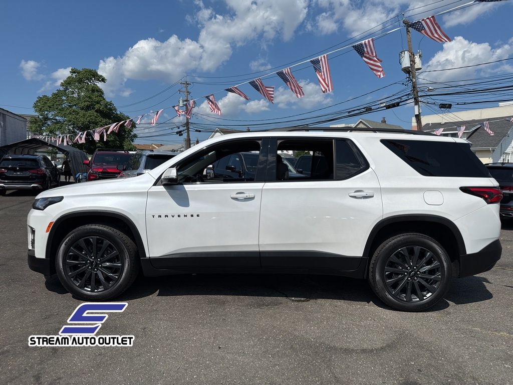 2023 Chevrolet Traverse RS photo 2