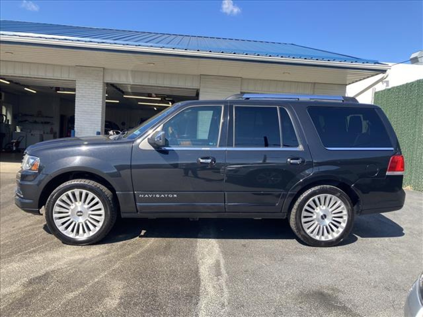 Used 2015 Lincoln Navigator Base with VIN 5LMJJ2JT5FEJ02551 for sale in Waynesburg, PA