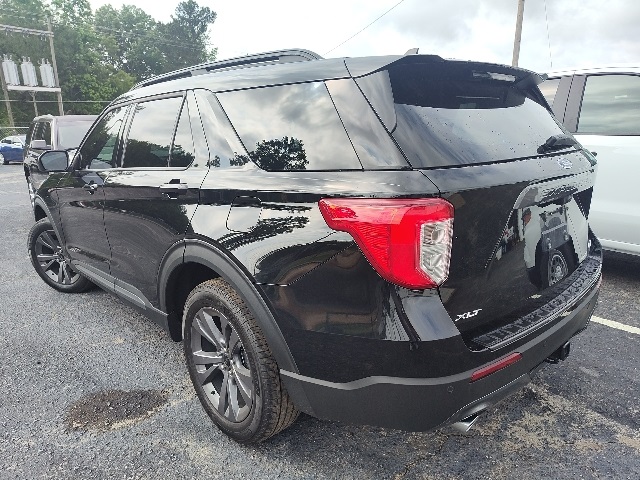 2023 Ford Explorer XLT photo 2