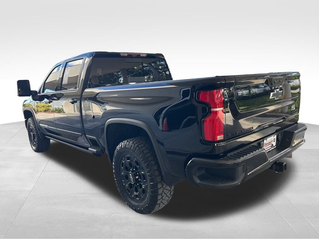 2024 Chevrolet Silverado 3500HD High Country photo 2