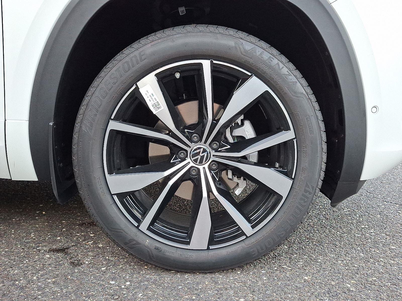 2026 Volkswagen Atlas SEL Premium R-Line photo 4