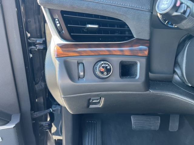 2017 Cadillac Escalade Premium Luxury photo 32