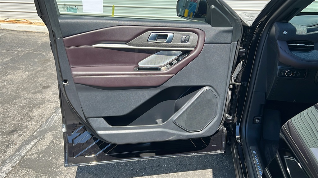 2025 Ford Explorer Platinum photo 13