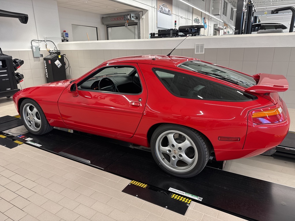 1994 Porsche 928's photo
