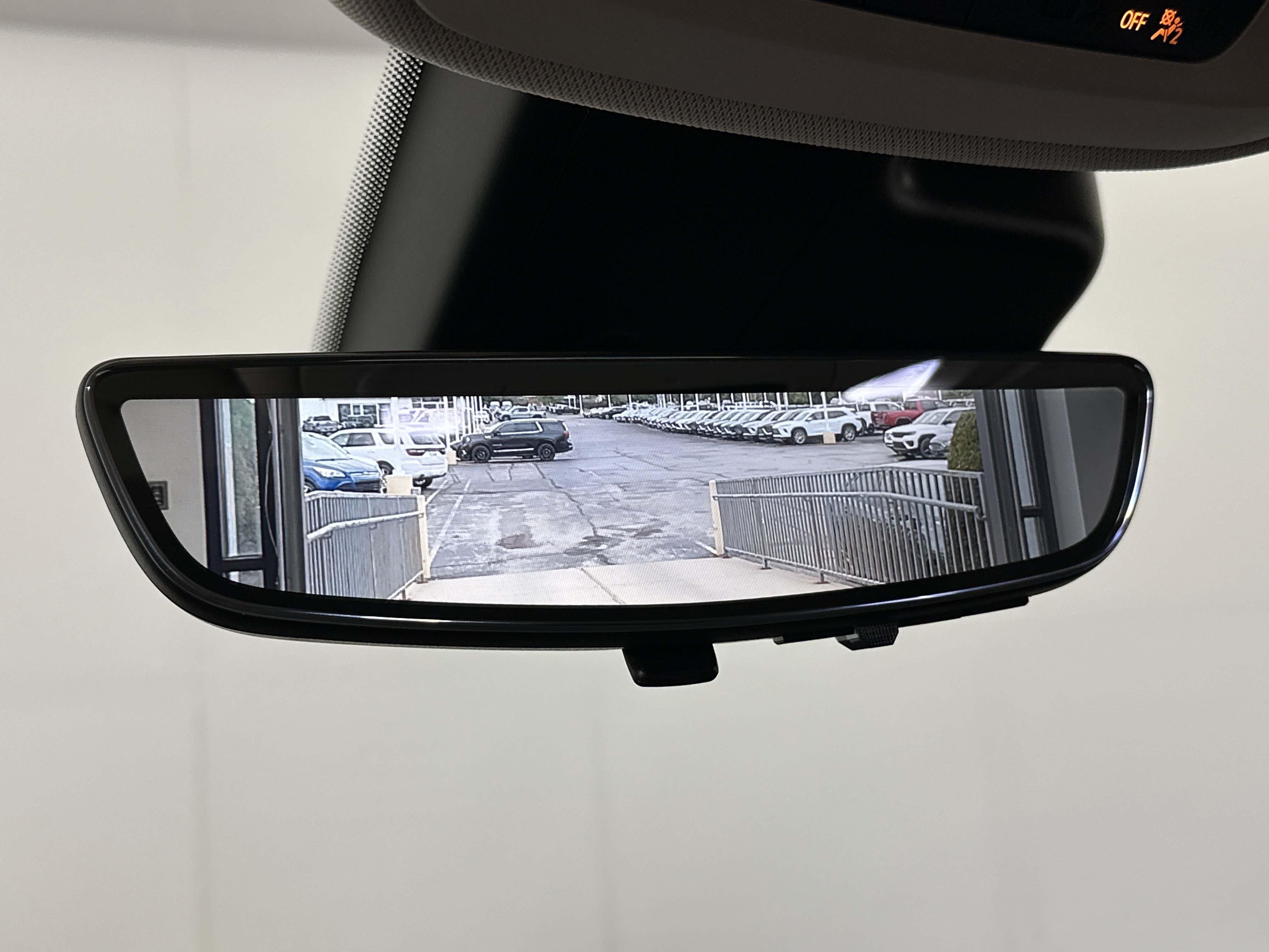 2022 Buick Envision Essence photo 3